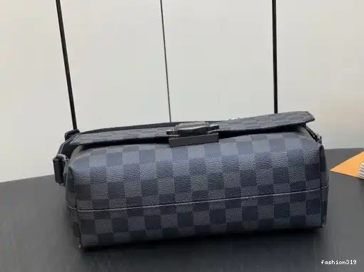 LOUIS Messenger S-Cape VUITTON 0323